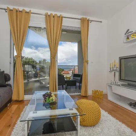 Hani 1 - One Bedroom With Balcony And Sea View