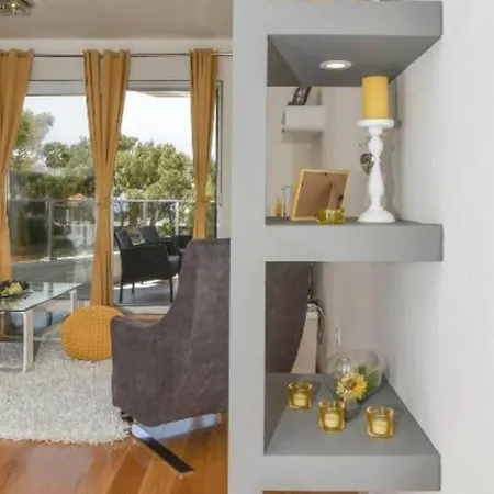 Hani 1 - One Bedroom With Balcony And Sea View Lägenhet