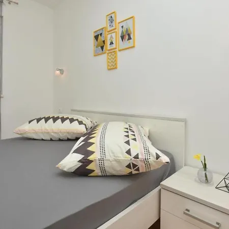 Apartment Hani 1 - One Bedroom With Balcony And Sea View